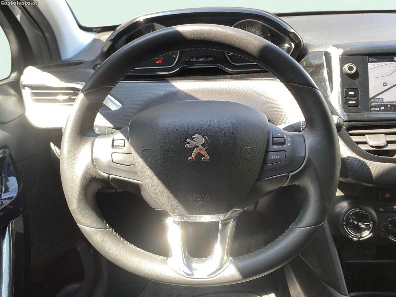 Peugeot 208 1.2 PureTech Signature — fotografia 9