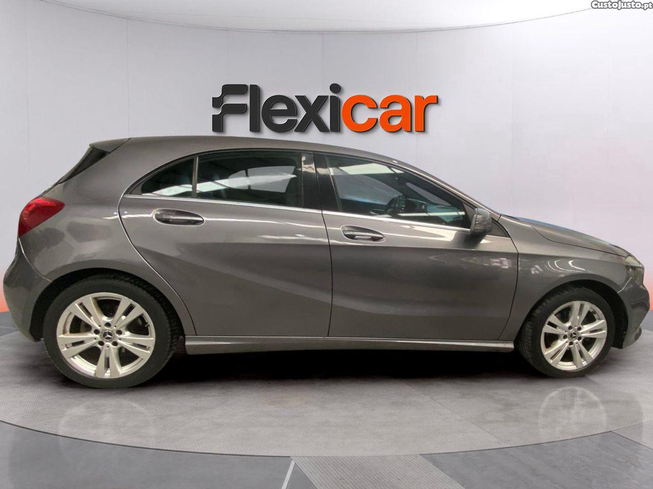 Mercedes-Benz A 180 d Urban Aut. — fotografia 17