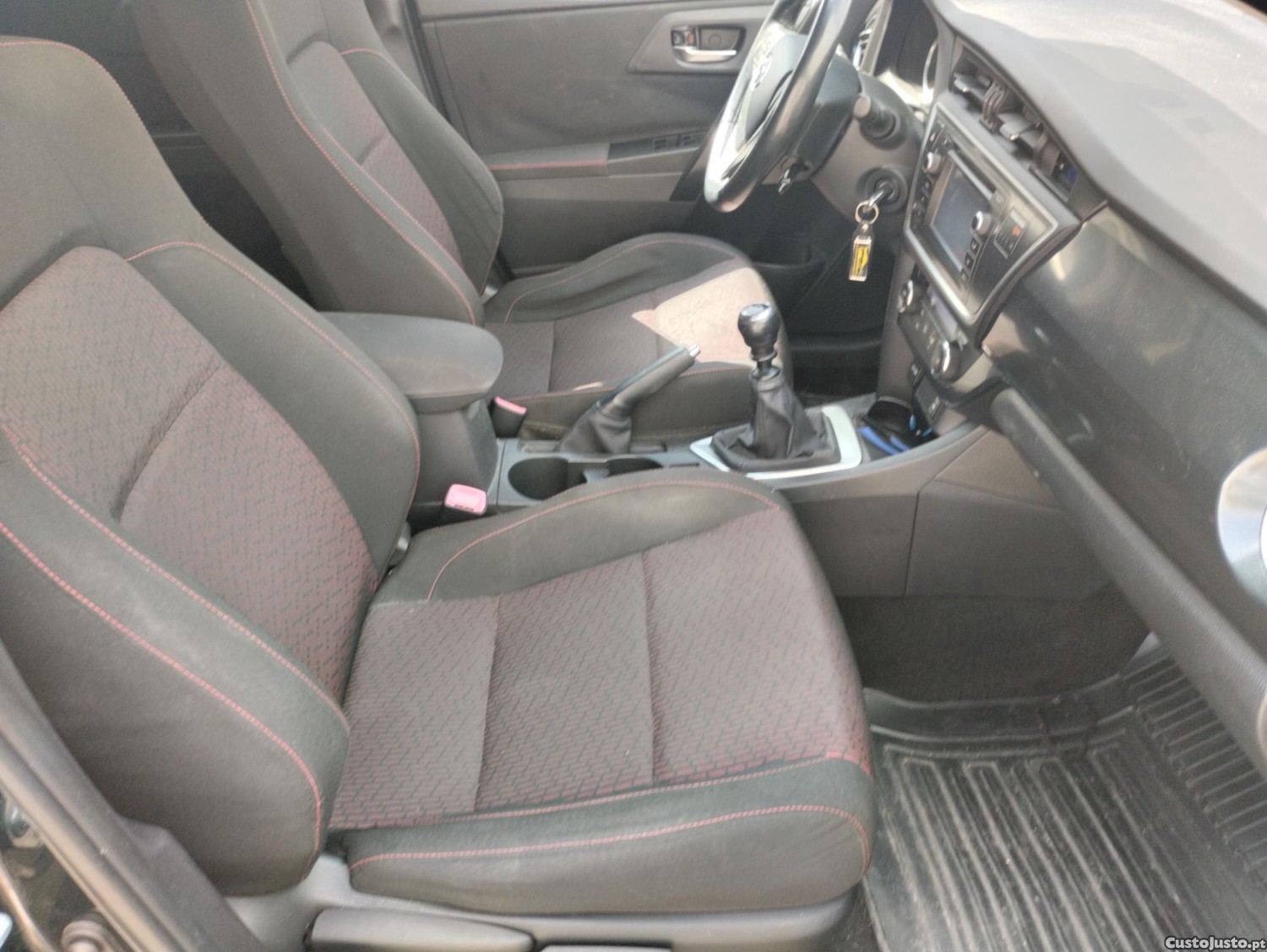 Toyota Auris ST Confort Nacional — fotografia 7