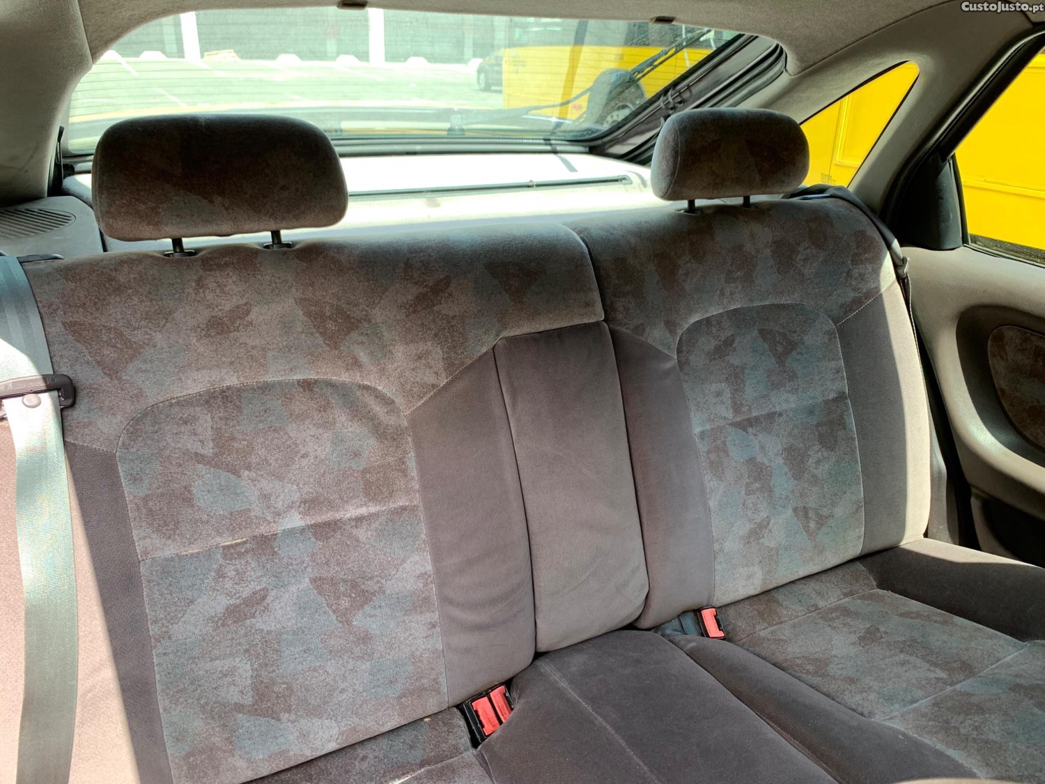 Renault Laguna 2.0 — fotografia 6