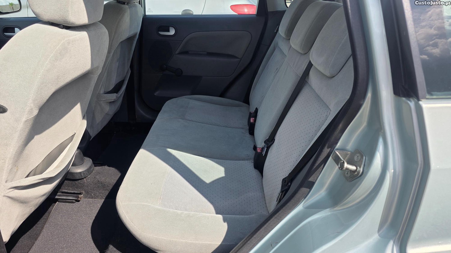 Ford Fiesta 1.25 16V Duratec 75cv — fotografia 6