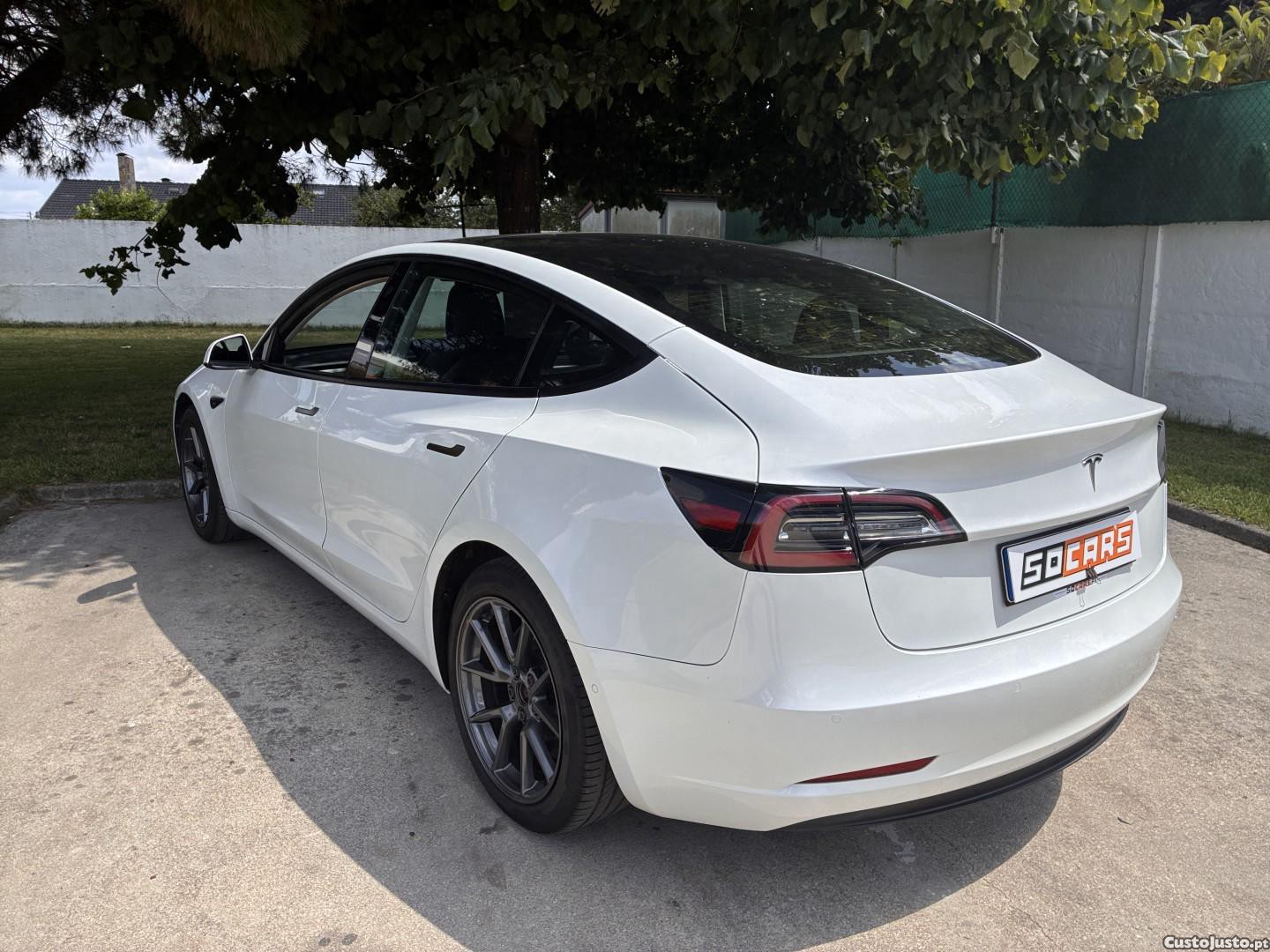 Tesla Model 3 Standard Range Plus RWD — fotografia 2