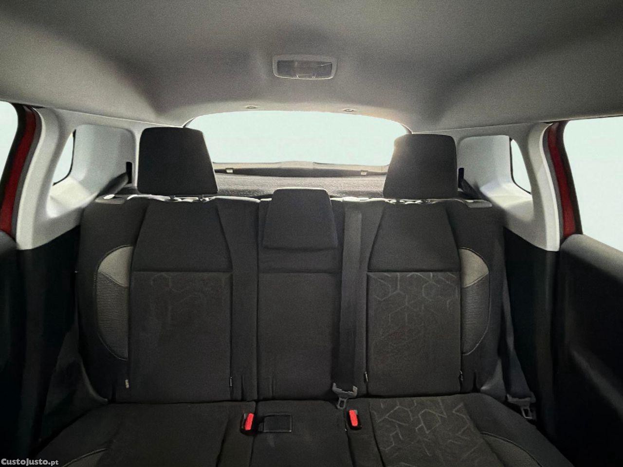 Peugeot 2008 1.2 PureTech Active — fotografia 3