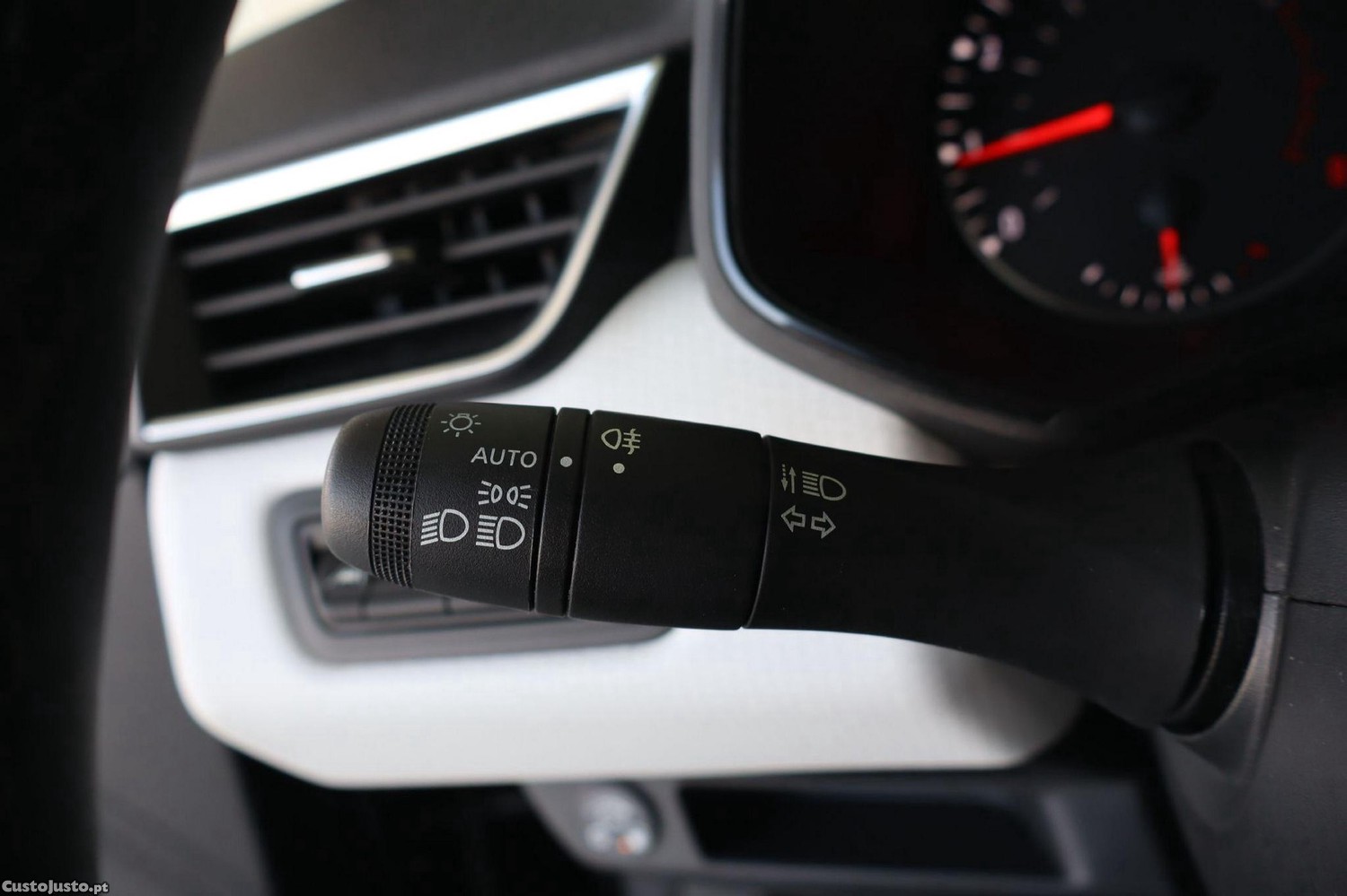 Renault Clio 1.0 TCe Evolution Bi-Fuel — fotografia 8