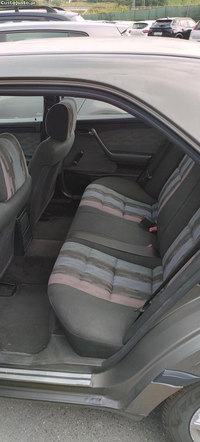 Mercedes-Benz C 220 W202 — fotografia 4