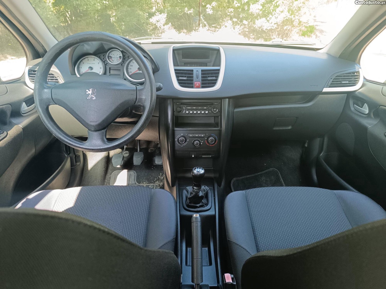 Peugeot 207 1.4 VTI — fotografia 10