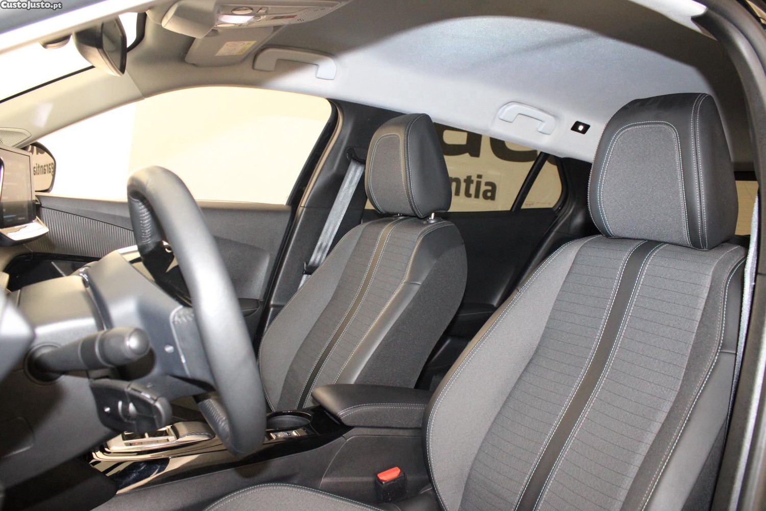 Peugeot e-2008 ALLURE PACK (AUTO) — fotografia 3
