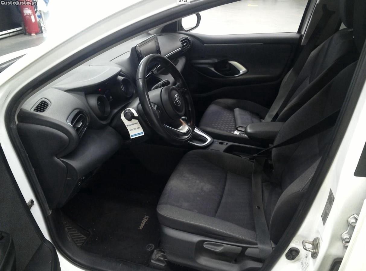 Toyota Yaris 1.5 HSD EXCLUSIVE (AUTO) — fotografia 3