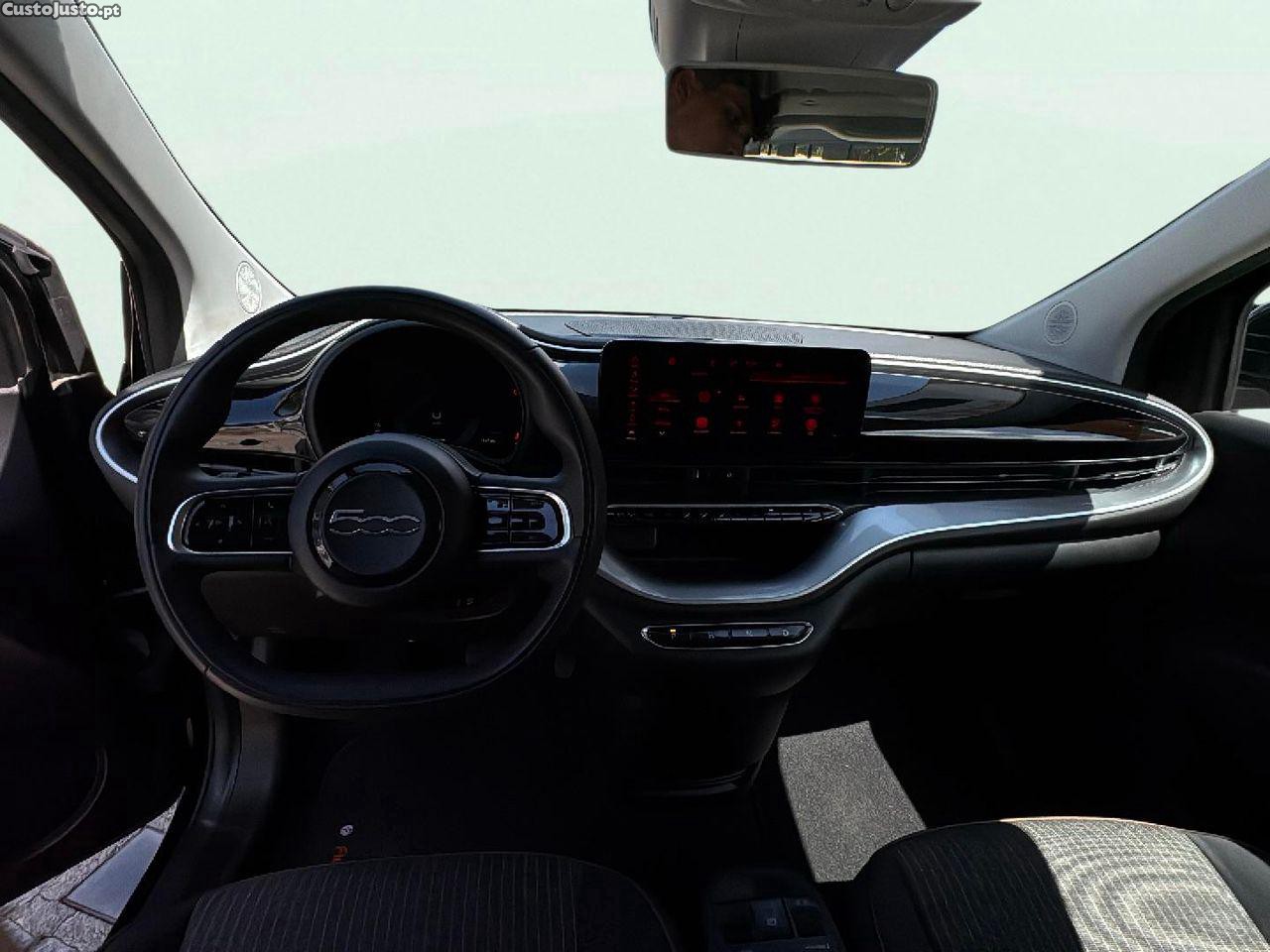 Fiat 500 e Icon Plus 42 KWh — fotografia 3