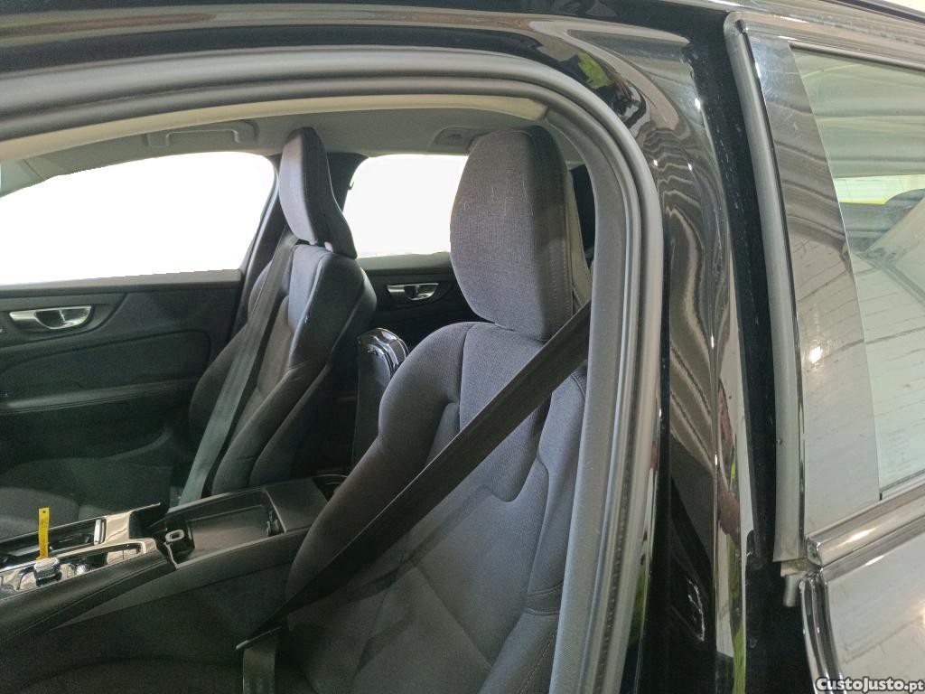 Volvo V60 T6 R-DESIGN PLUG-IN (AUTO) — fotografia 3