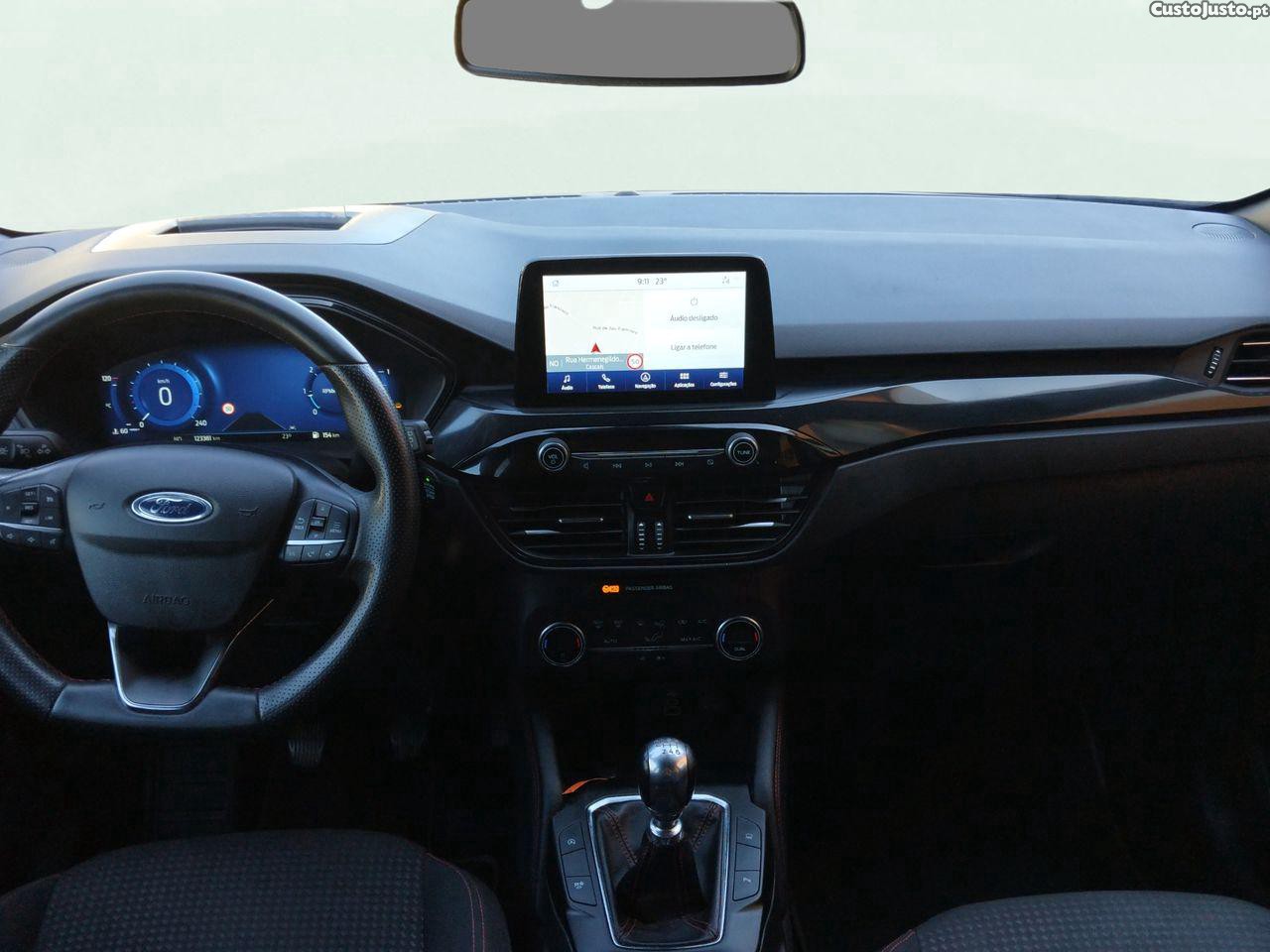 Ford Kuga 1.5 TDCi EcoBlue ST-Line — fotografia 8