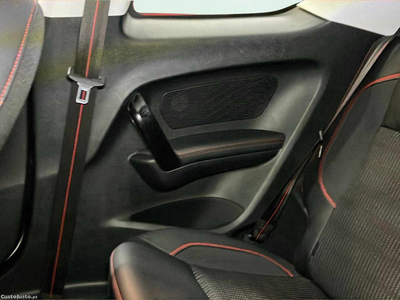 Peugeot 208 1.2 PureTech GT Line — fotografia 3