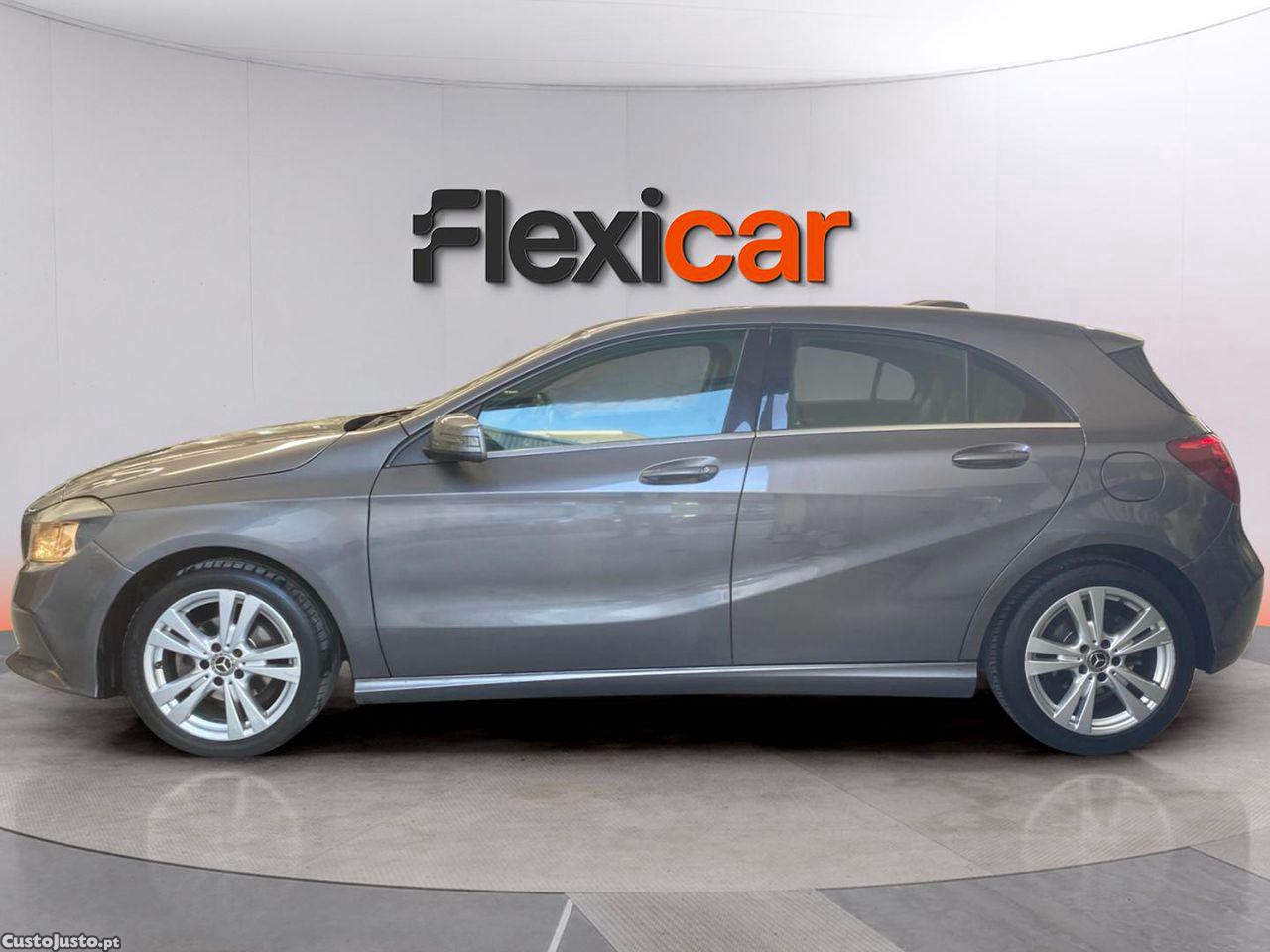 Mercedes-Benz A 180 d Urban Aut. — fotografia 16