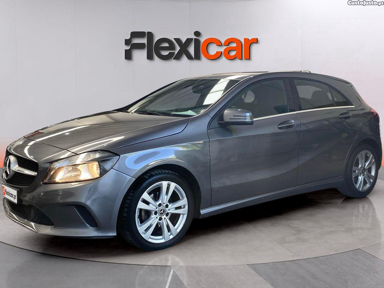 Mercedes-Benz A 180 d Urban Aut. — fotografia 18