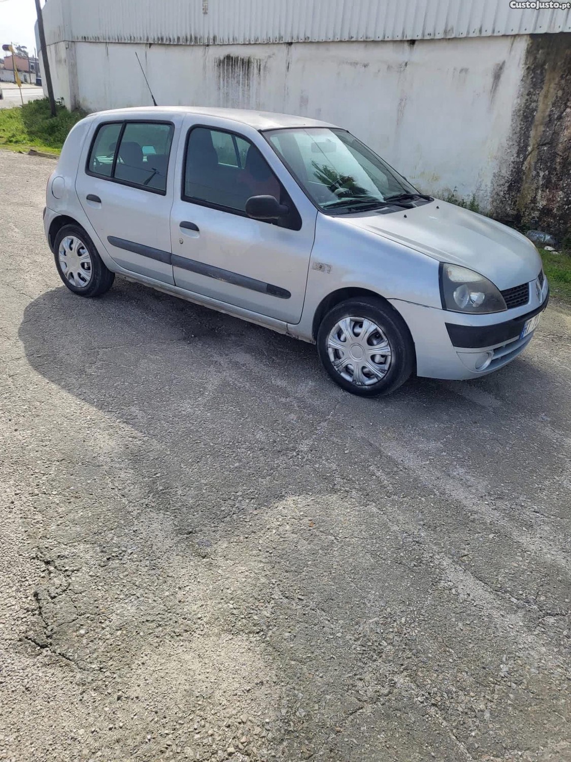 Renault Clio 1.2 ano 2003 tudo em dia sem problemas — fotografia 3