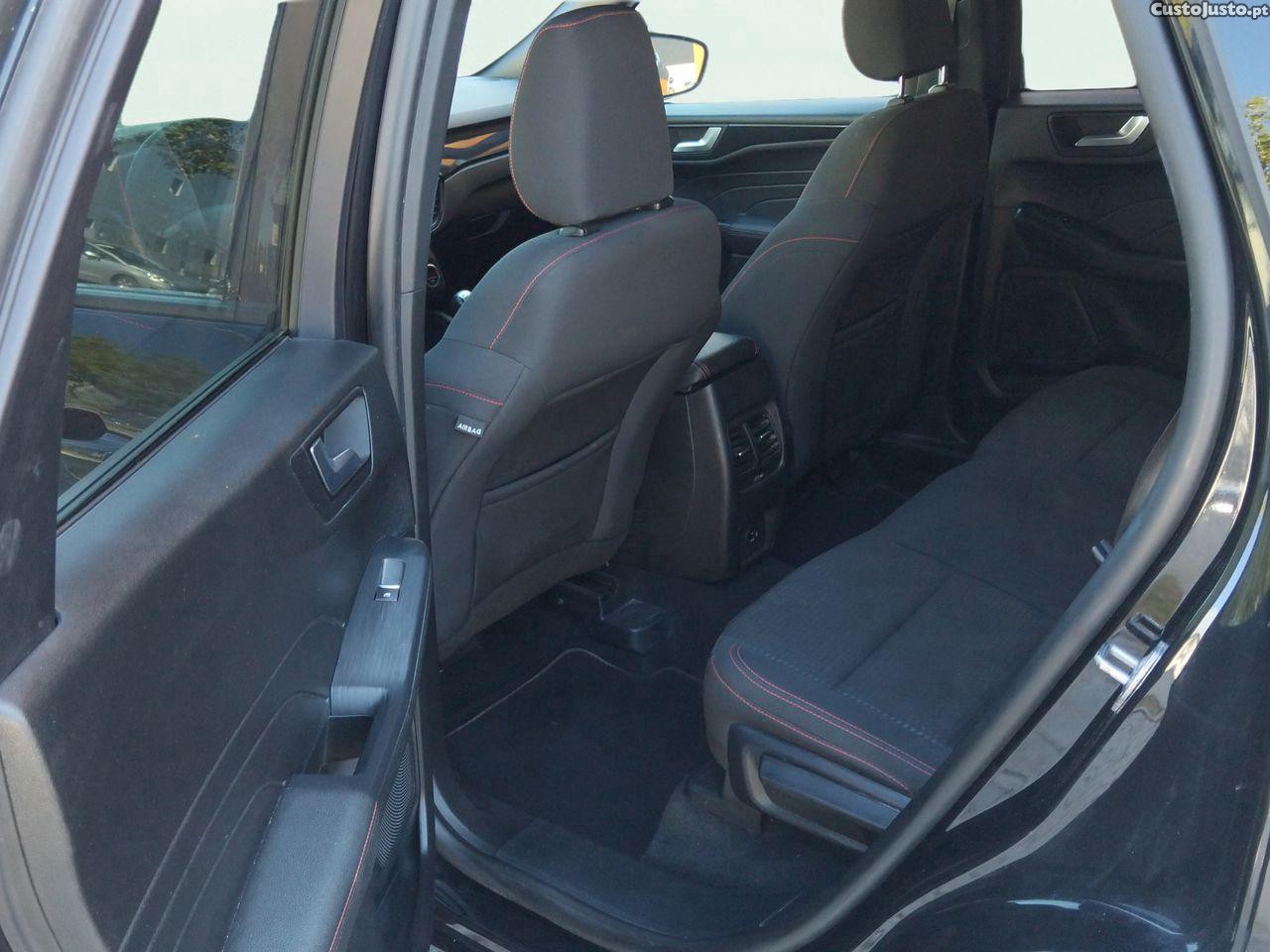Ford Kuga 1.5 TDCi EcoBlue ST-Line — fotografia 4