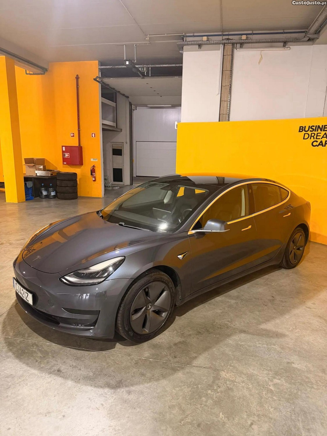 Tesla Model 3 Standard Range Plus RWD — fotografia 11