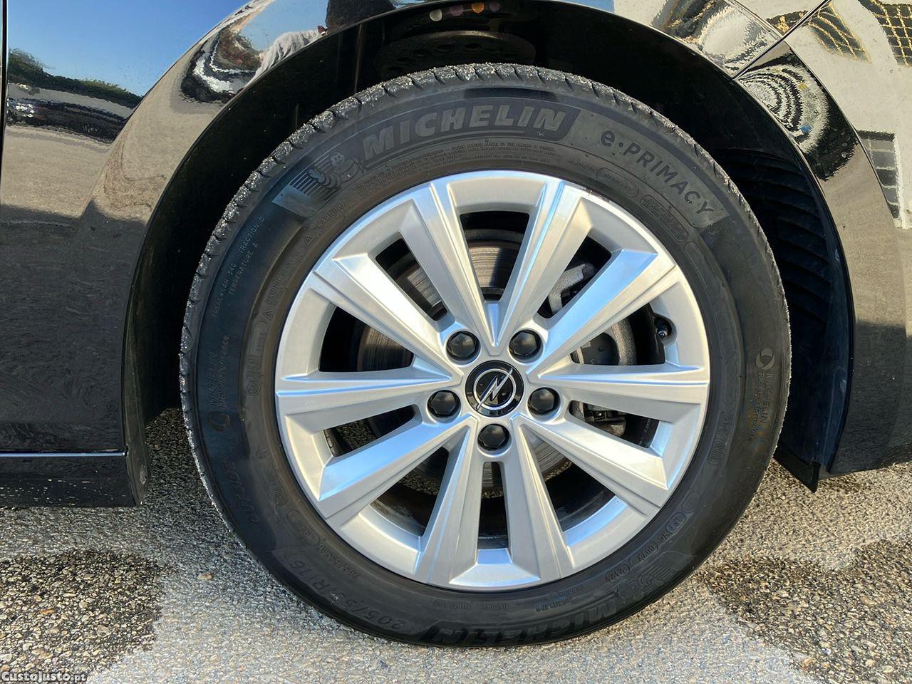 Opel Astra 1.2 T Edition — fotografia 10