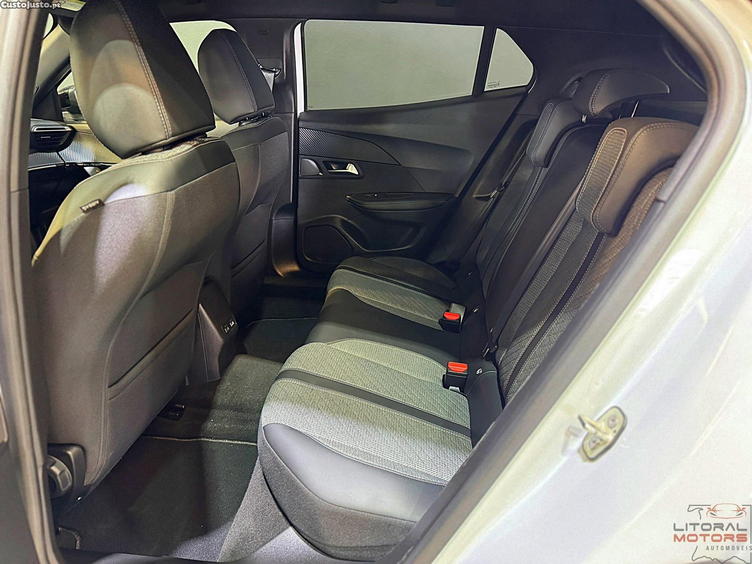 Peugeot 2008 1.2 PureTech Allure Pack — fotografia 10