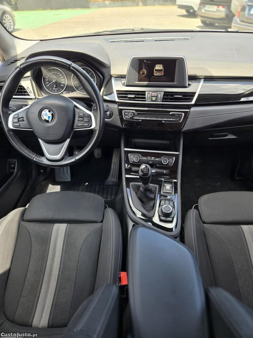 BMW 216 Active Tourer d Advantage — fotografia 2