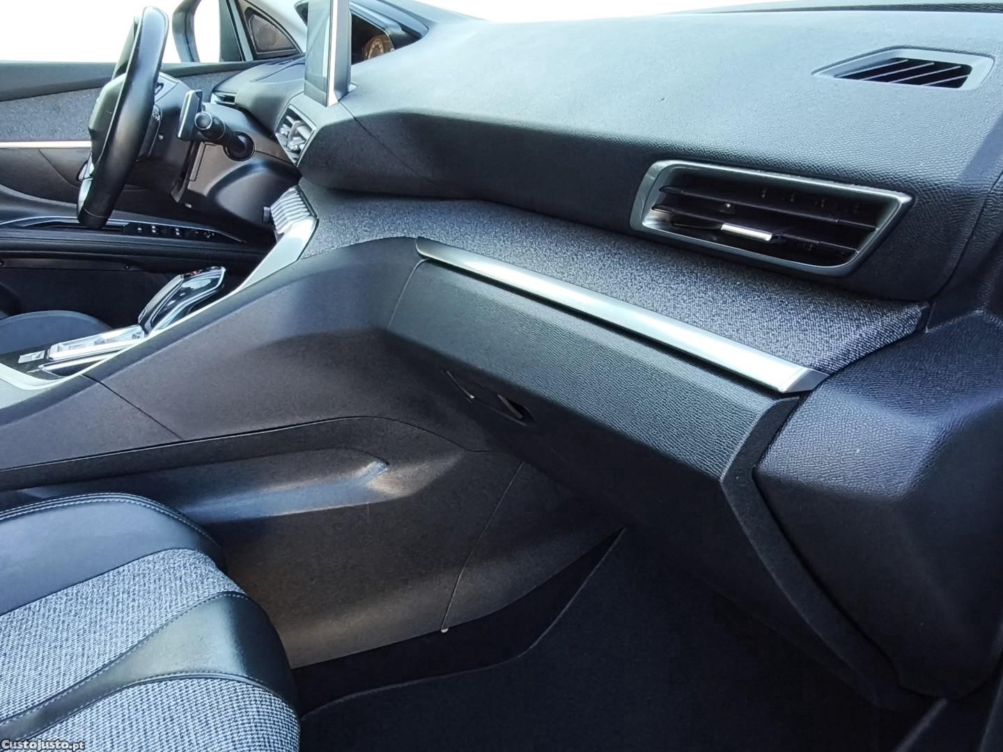 Peugeot 5008 1.2 PureTech Allure Pack EAT8 — fotografia 6