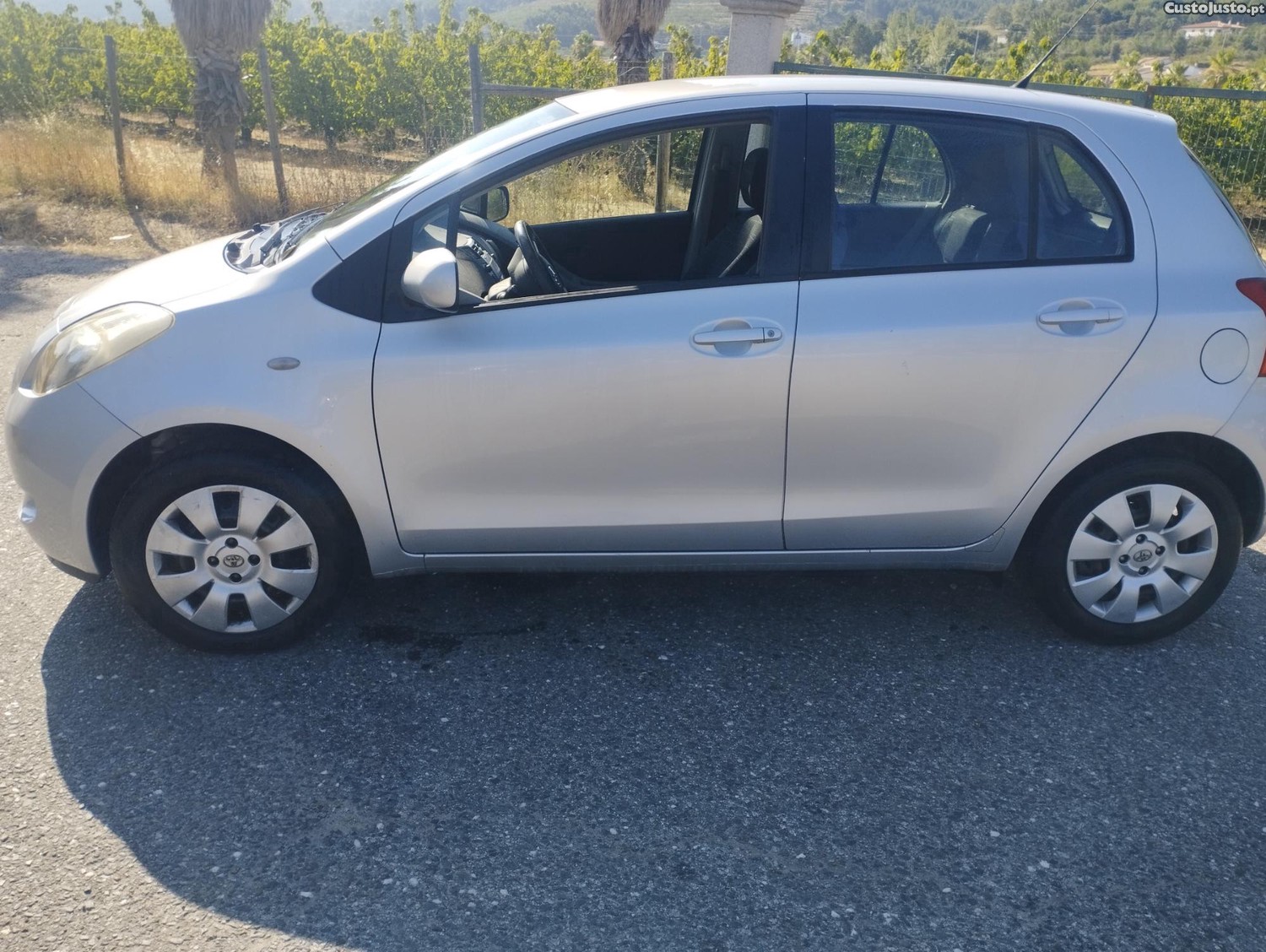 Toyota Yaris sol — fotografia 5