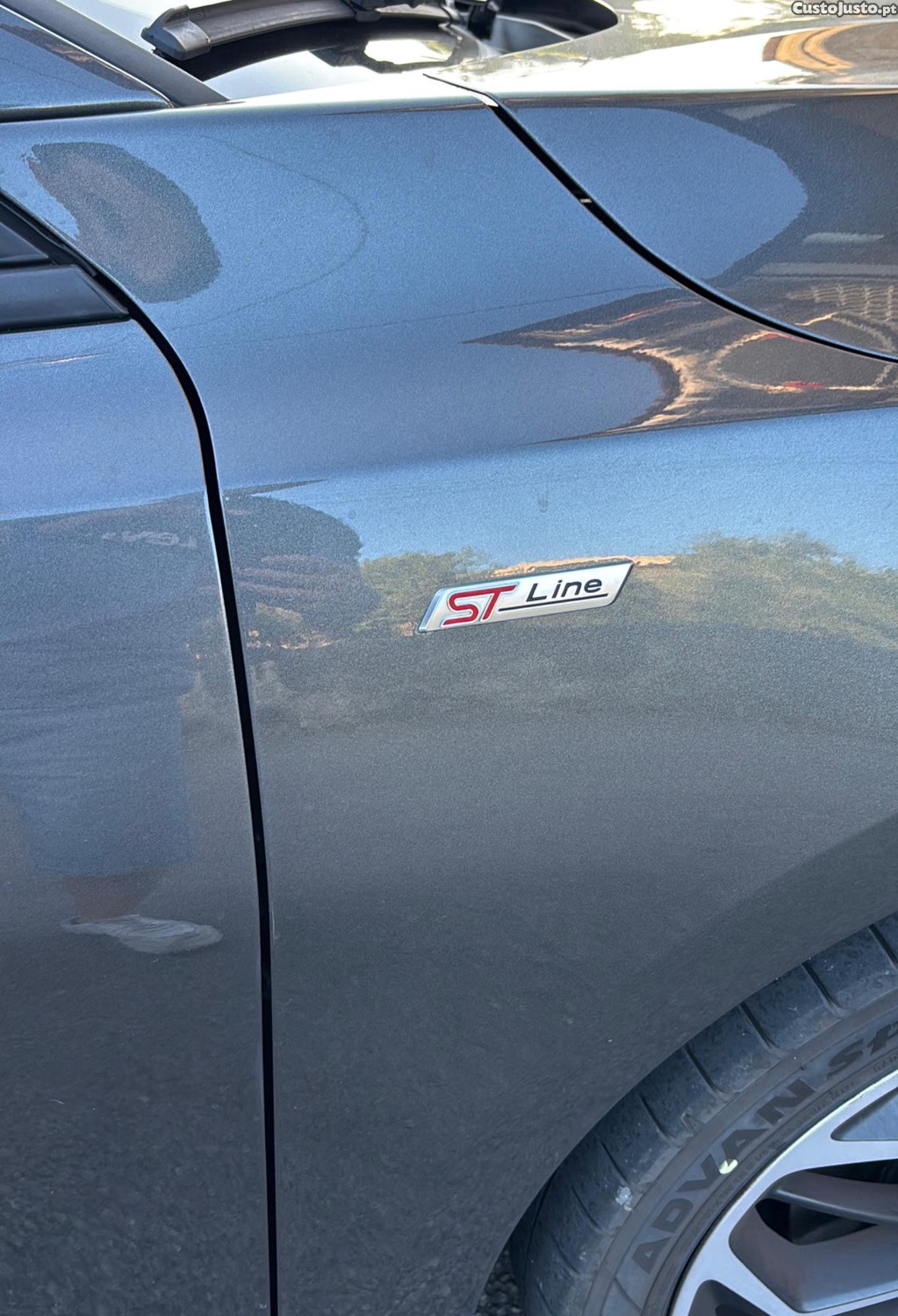 Ford Focus Ecoboost 1.0 st-line 125cv — fotografia 7