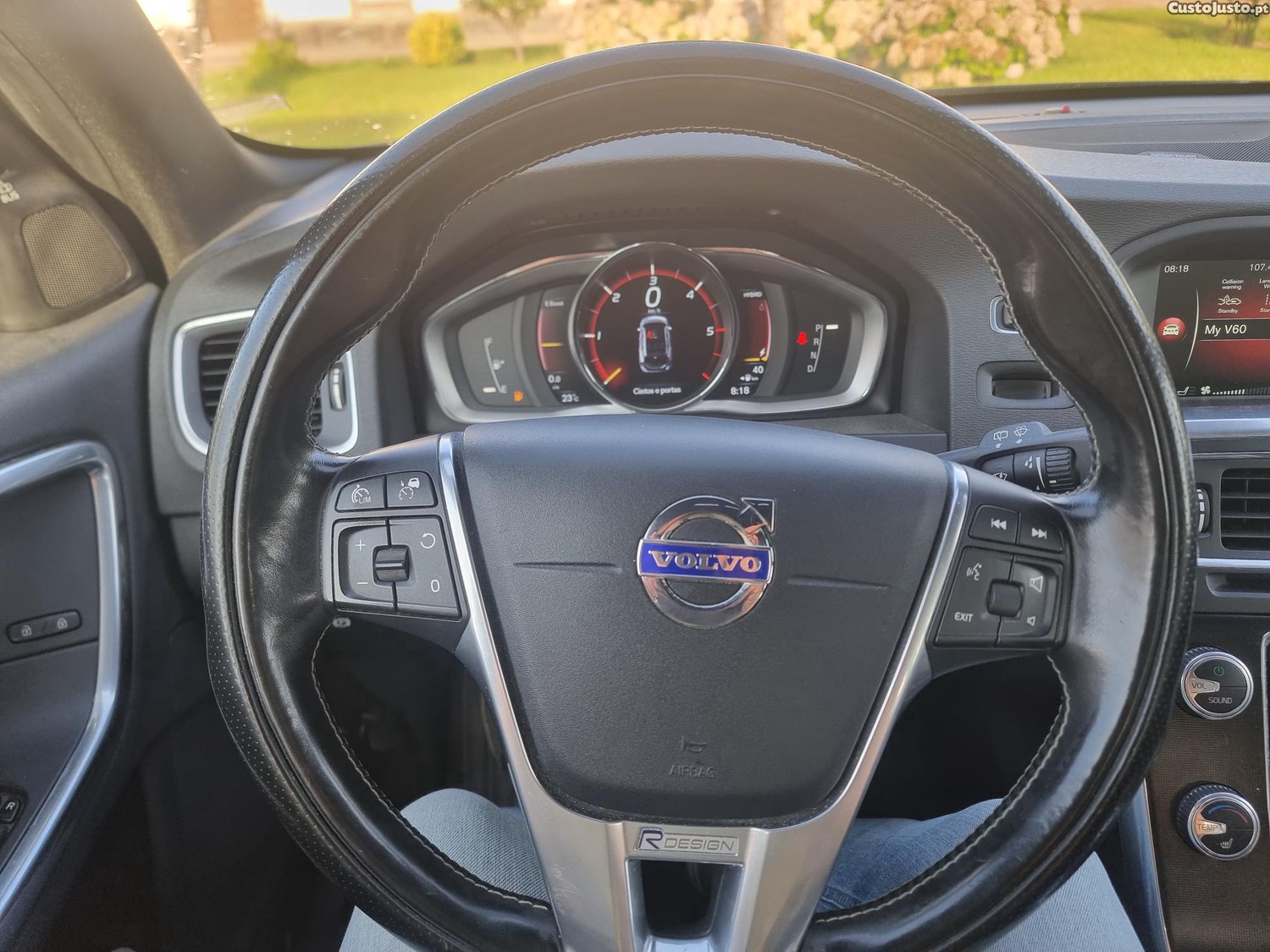 Volvo V60 R-Design — fotografia 7