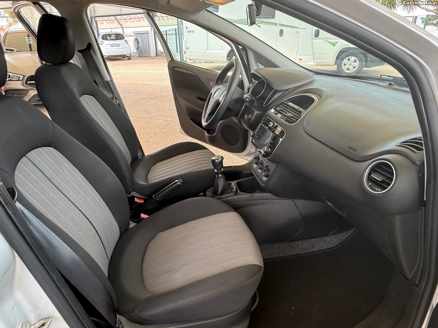 Fiat Punto 1.2 Easy S&S — fotografia 12