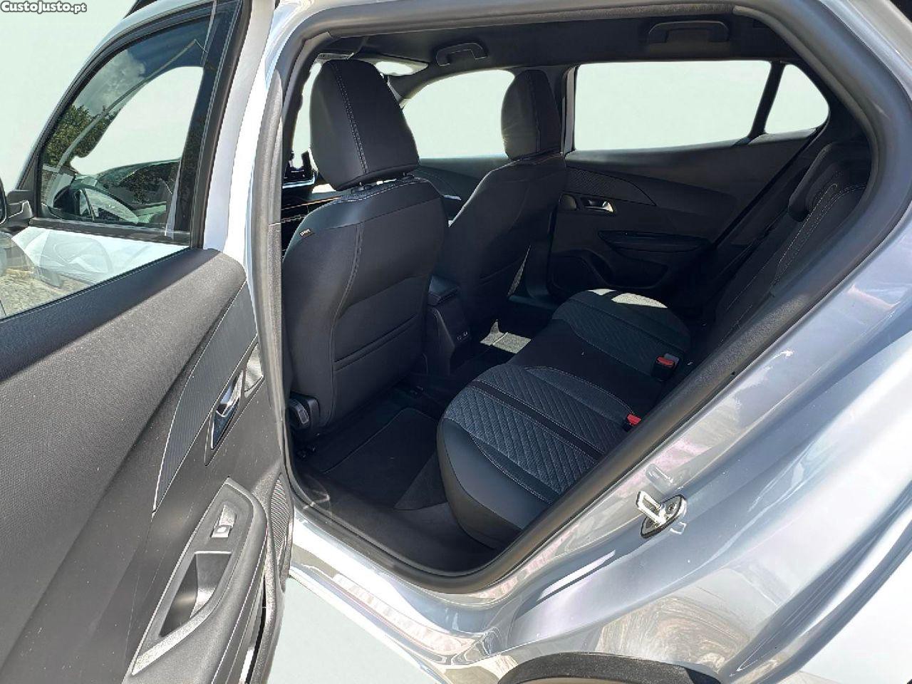 Peugeot 2008 54 kWh Allure — fotografia 3