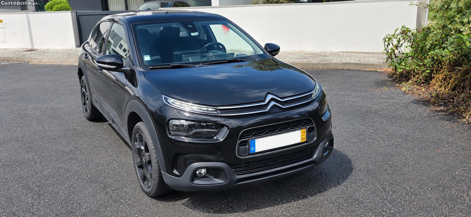 Citroën C4 Cactus 1.2 PureTech 110 Shine — fotografia 3