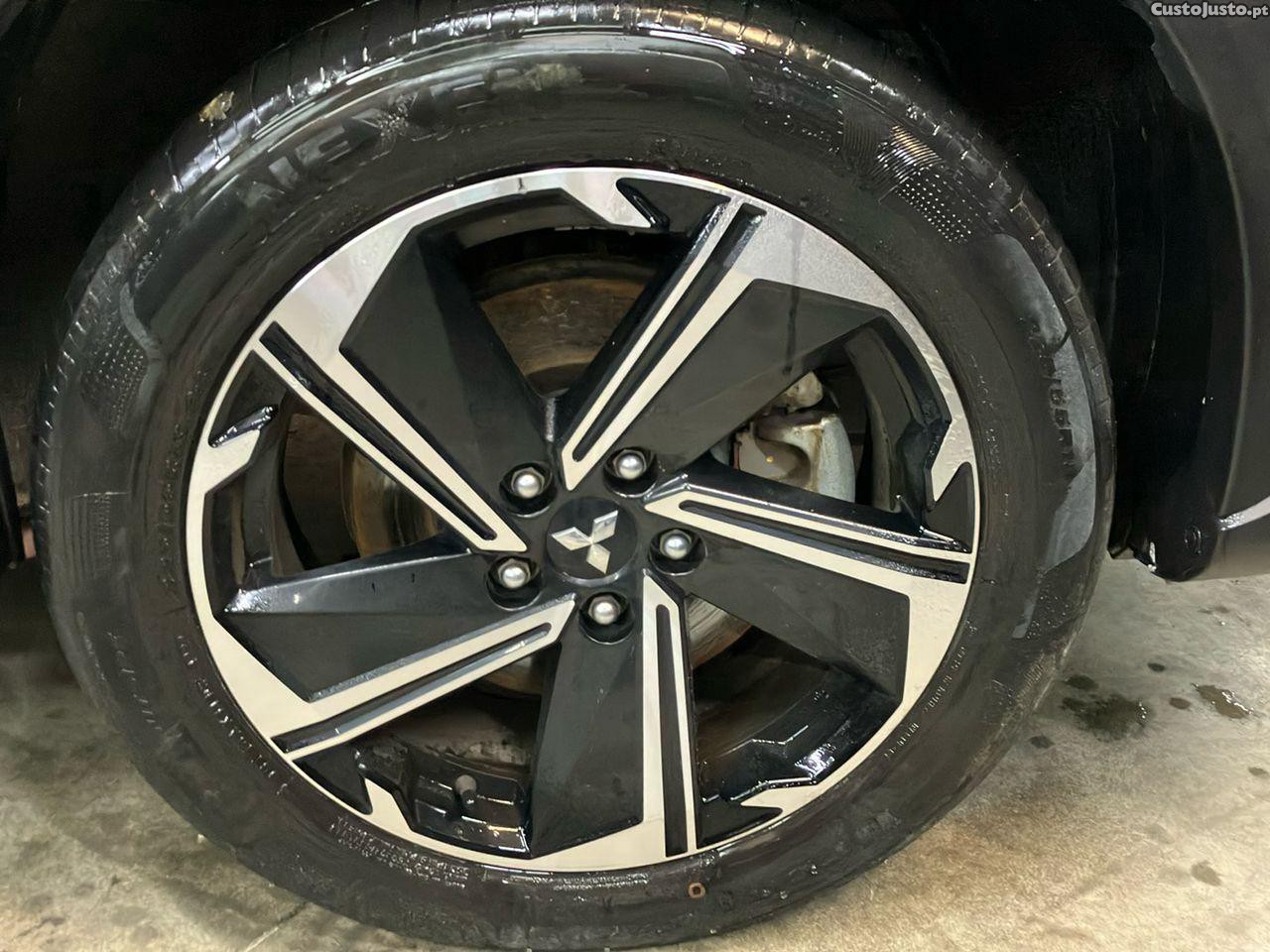 Mitsubishi Eclipse Cross 2.4 PHEV eMotion — fotografia 5