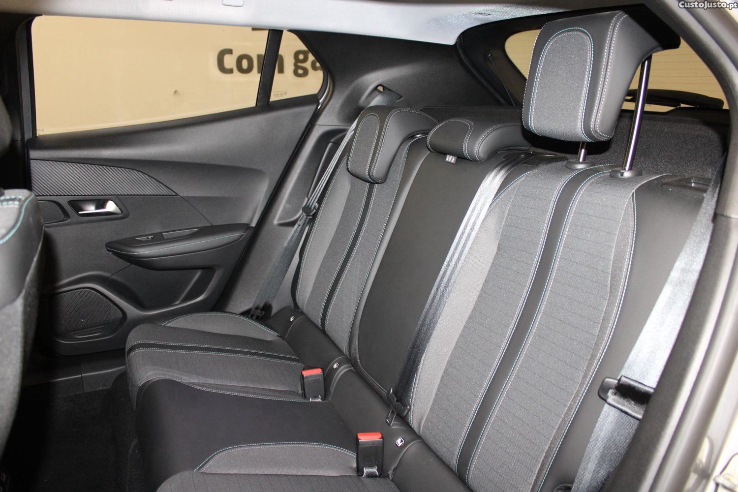 Peugeot e-2008 ALLURE PACK (AUTO) — fotografia 2