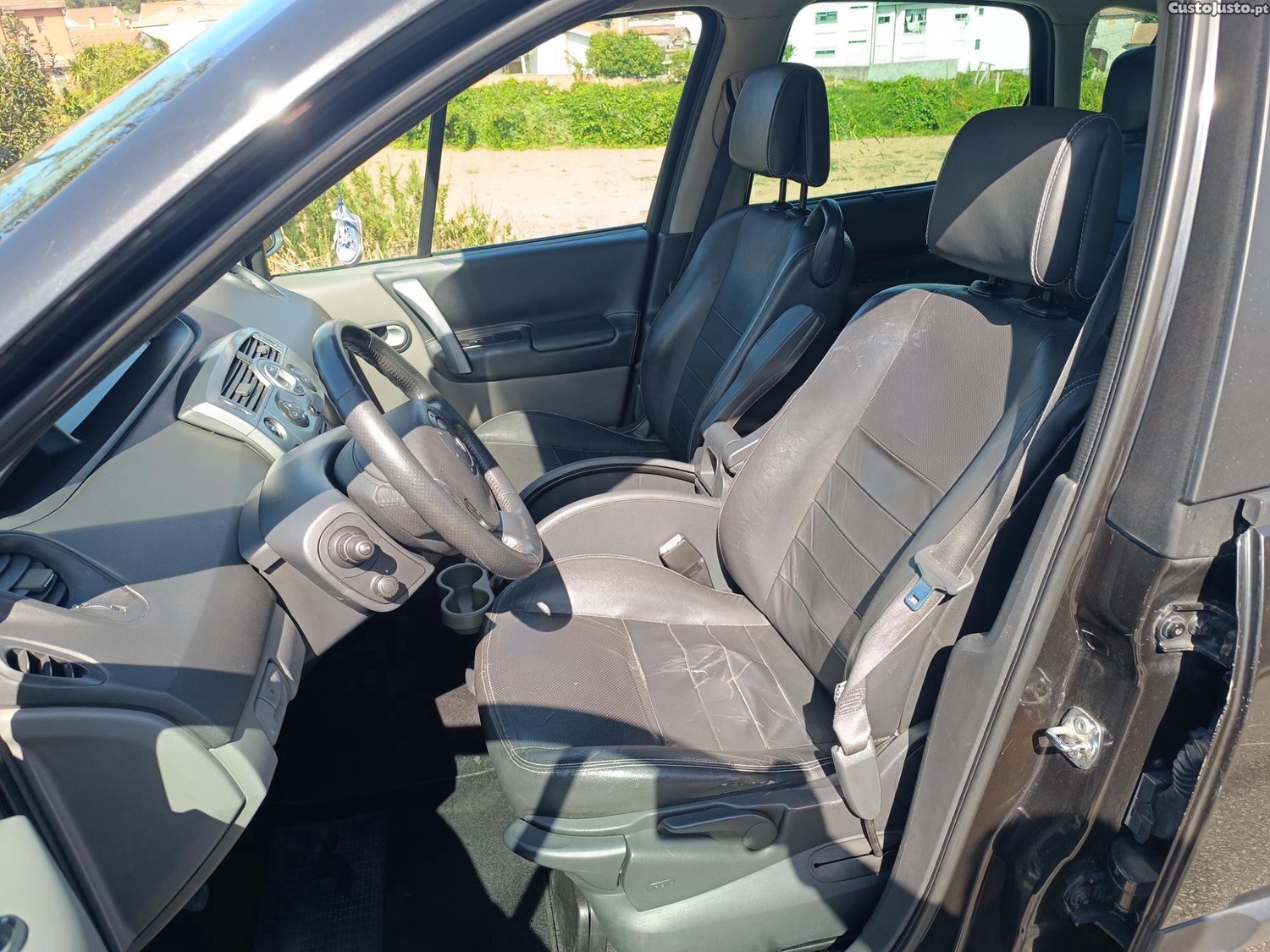 Renault Scénic 1.5 dCi — fotografia 9