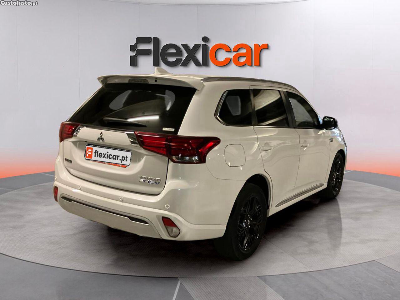 Mitsubishi Outlander 2.4 PHEV Instyle — fotografia 19