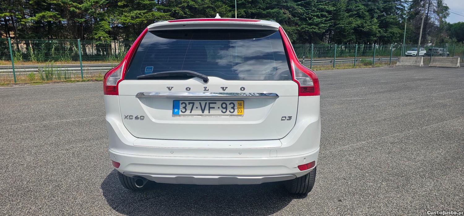 Volvo XC 60 Momentum — fotografia 5