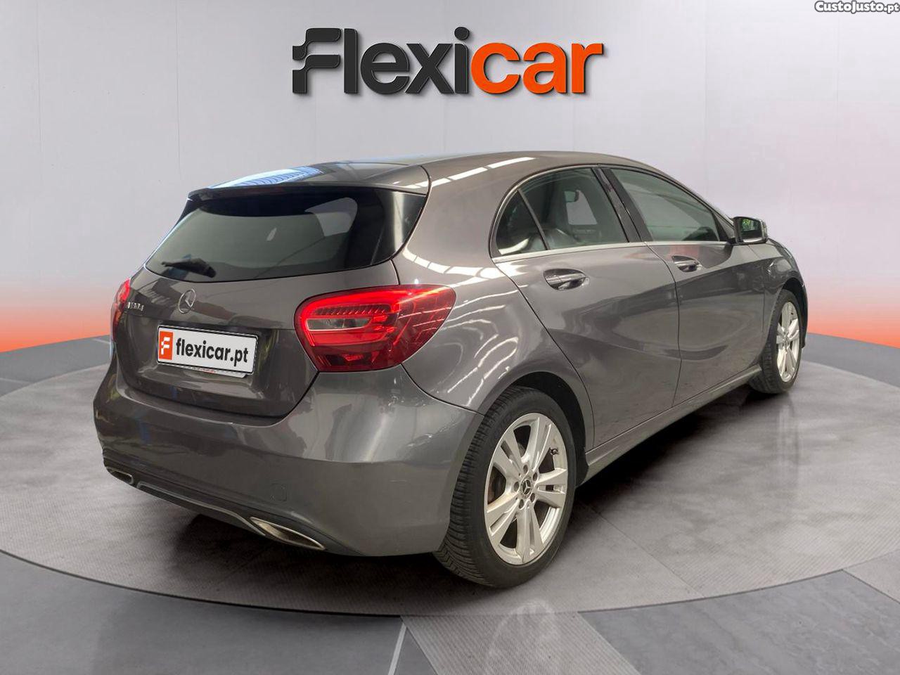 Mercedes-Benz A 180 d Urban Aut. — fotografia 14