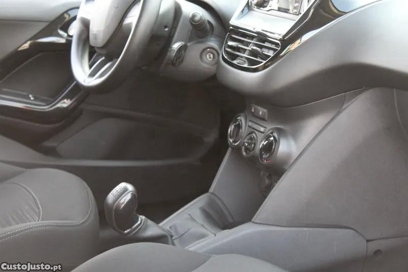 Peugeot 208 1.2 PureTech Access — fotografia 9