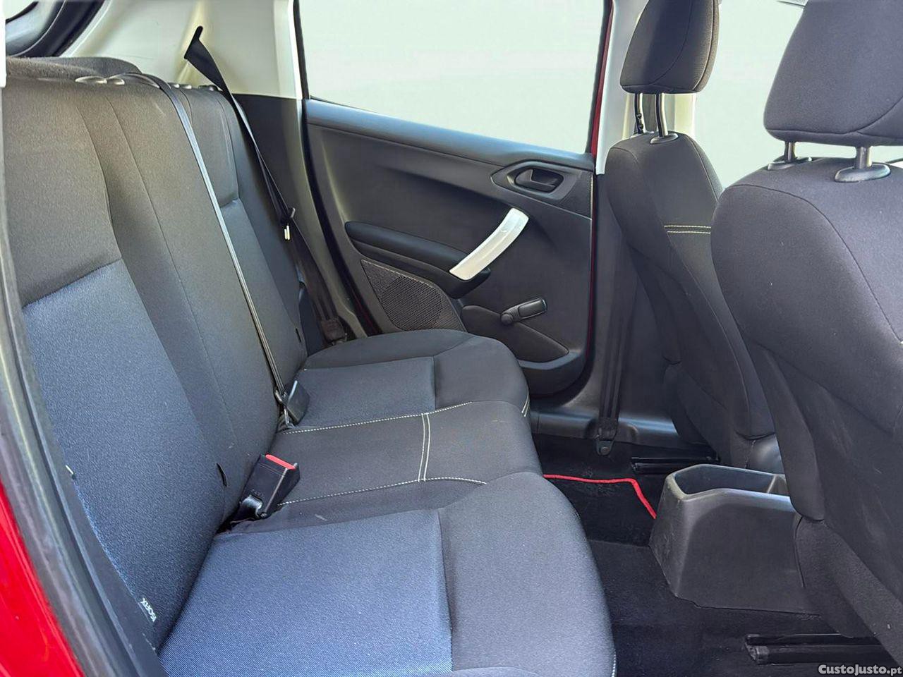 Peugeot 208 1.2 PureTech Style — fotografia 4