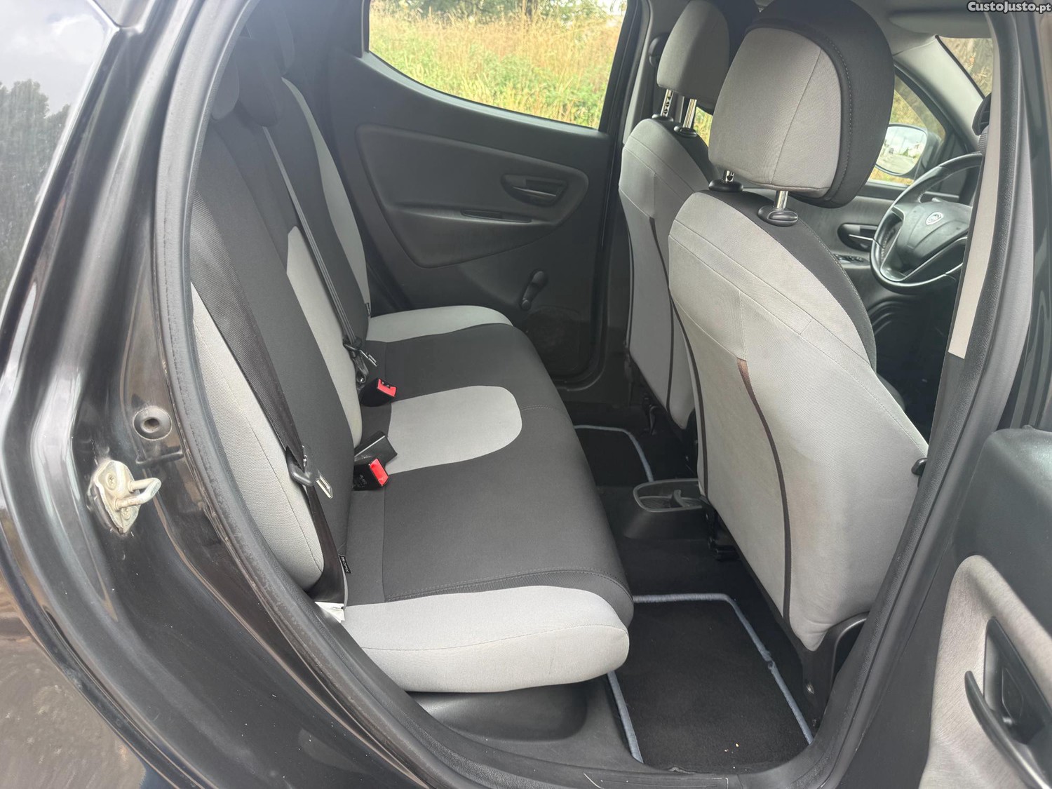 Lancia Ypsilon 1.2 S&S GolD — fotografia 4