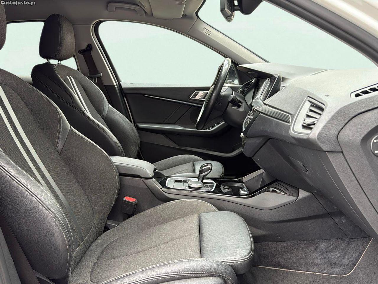 BMW 116 d Line Sport Auto — fotografia 5