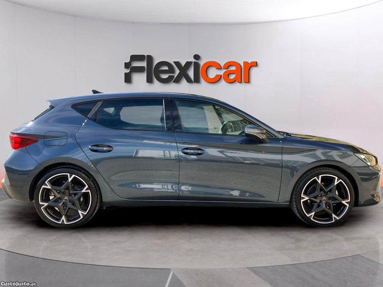 CUPRA Leon 1.5 eTSI MID DSG — fotografia 11