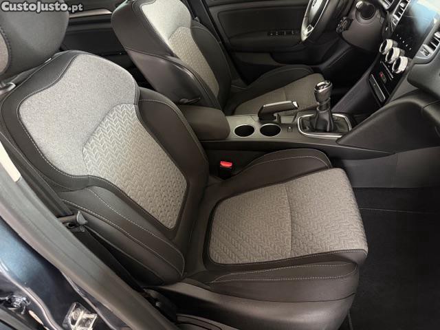 Renault Mégane iv sport tourer 1.5 BLUE DCI LIMITED — fotografia 4