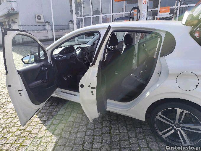 Peugeot 208 115 cavalos — fotografia 3