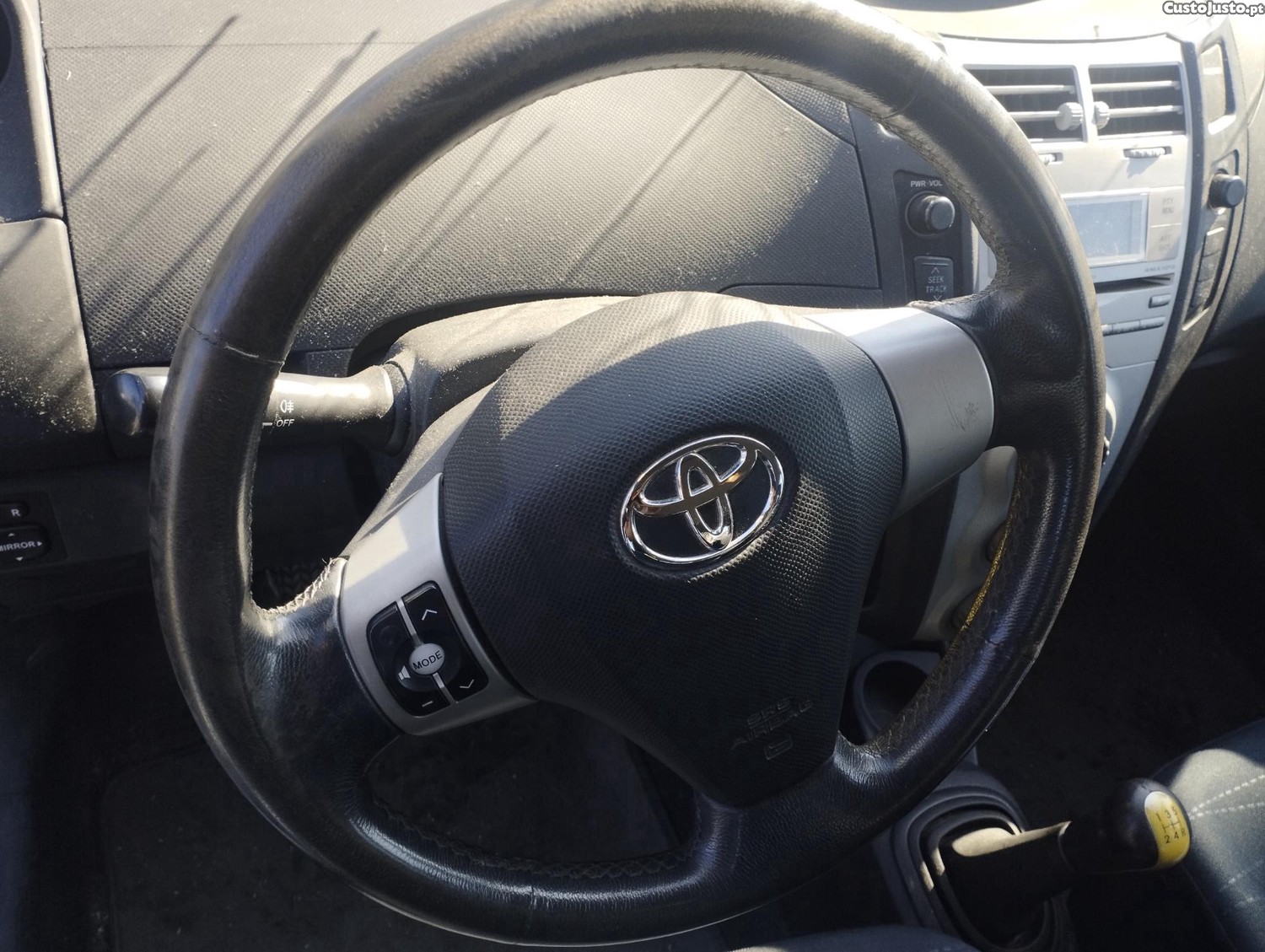 Toyota Yaris sol — fotografia 4