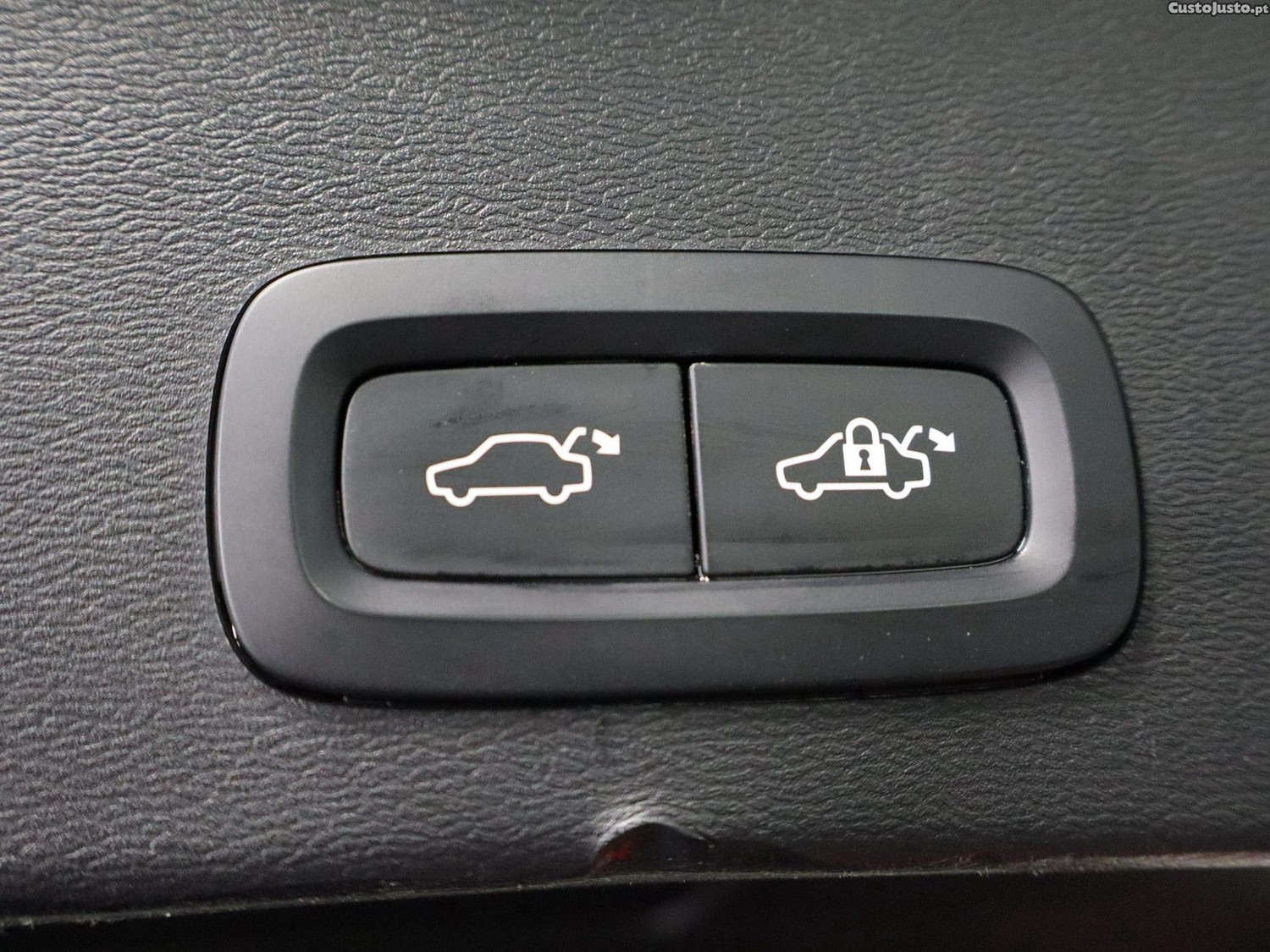 Volvo XC 40 1.5 T4 PHEV Core — fotografia 3