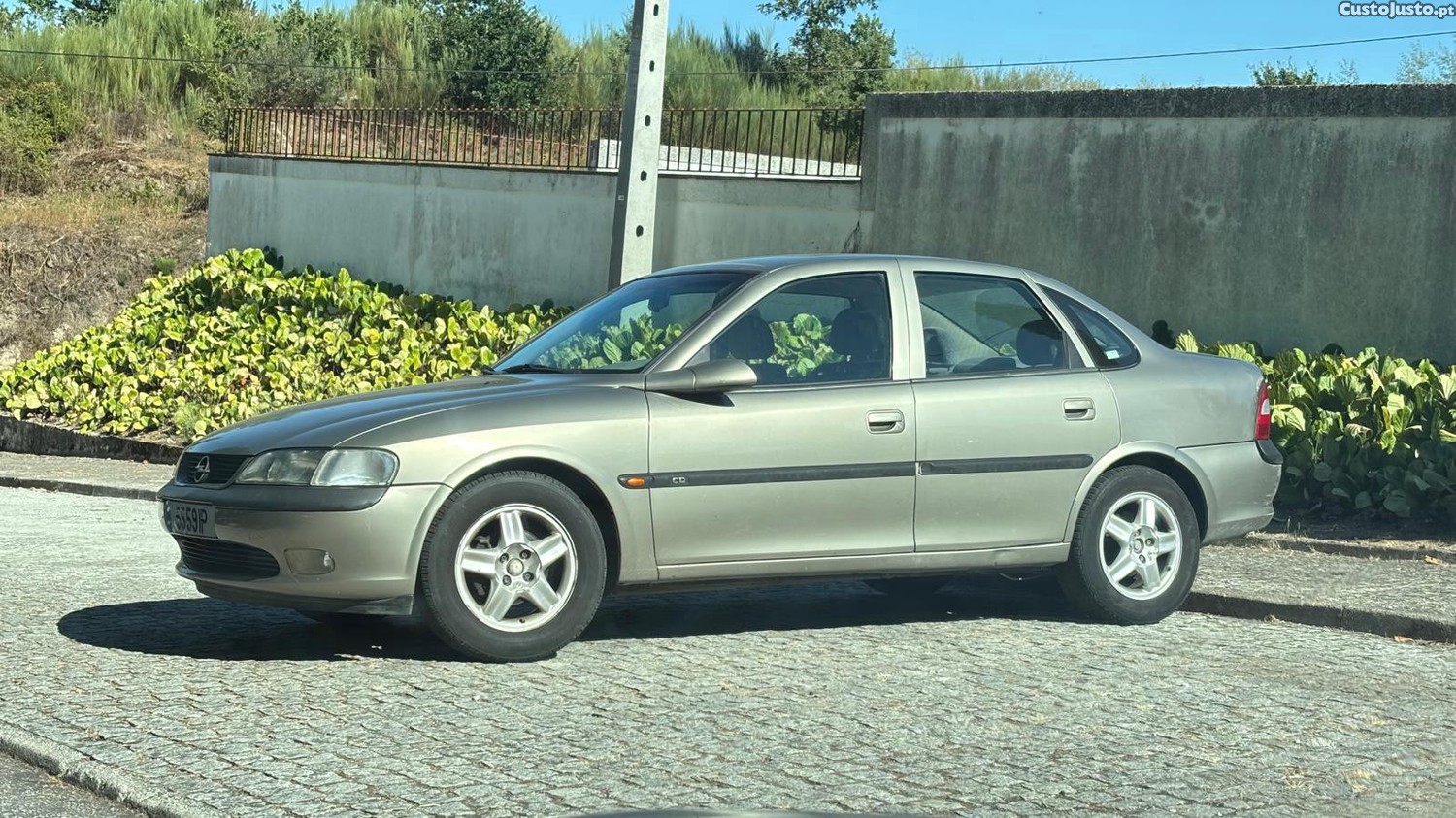 Opel Vectra B — fotografia 12