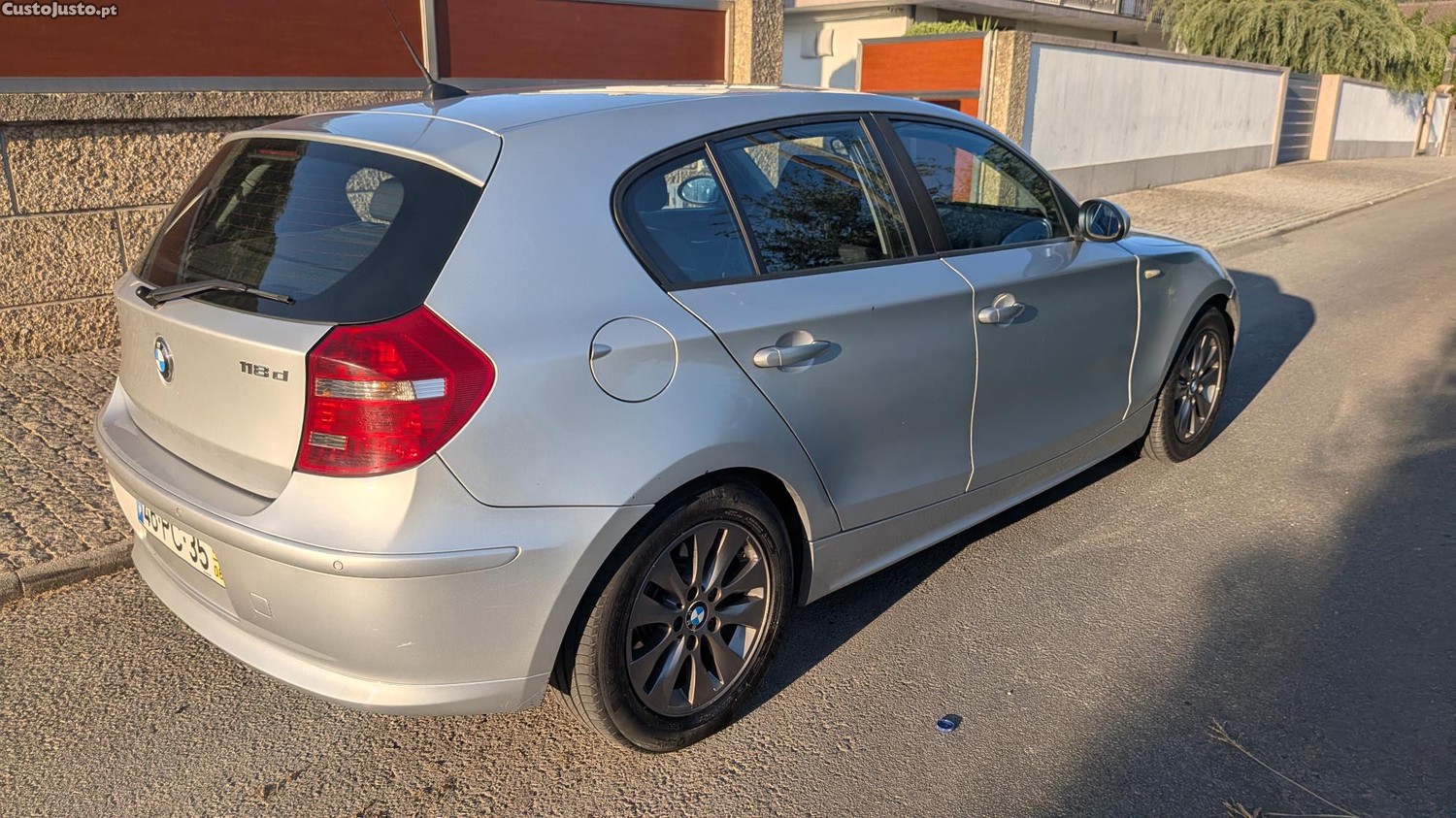 BMW 118 com kit Corrente Distribuição, bomba de água, polia da cambota mudados (TUDO com fatura) — fotografia 4