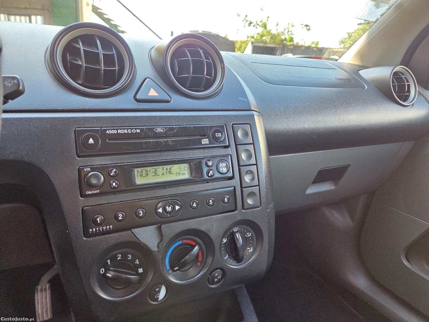 Ford Fiesta 1.4 TDCI Ghia — fotografia 2