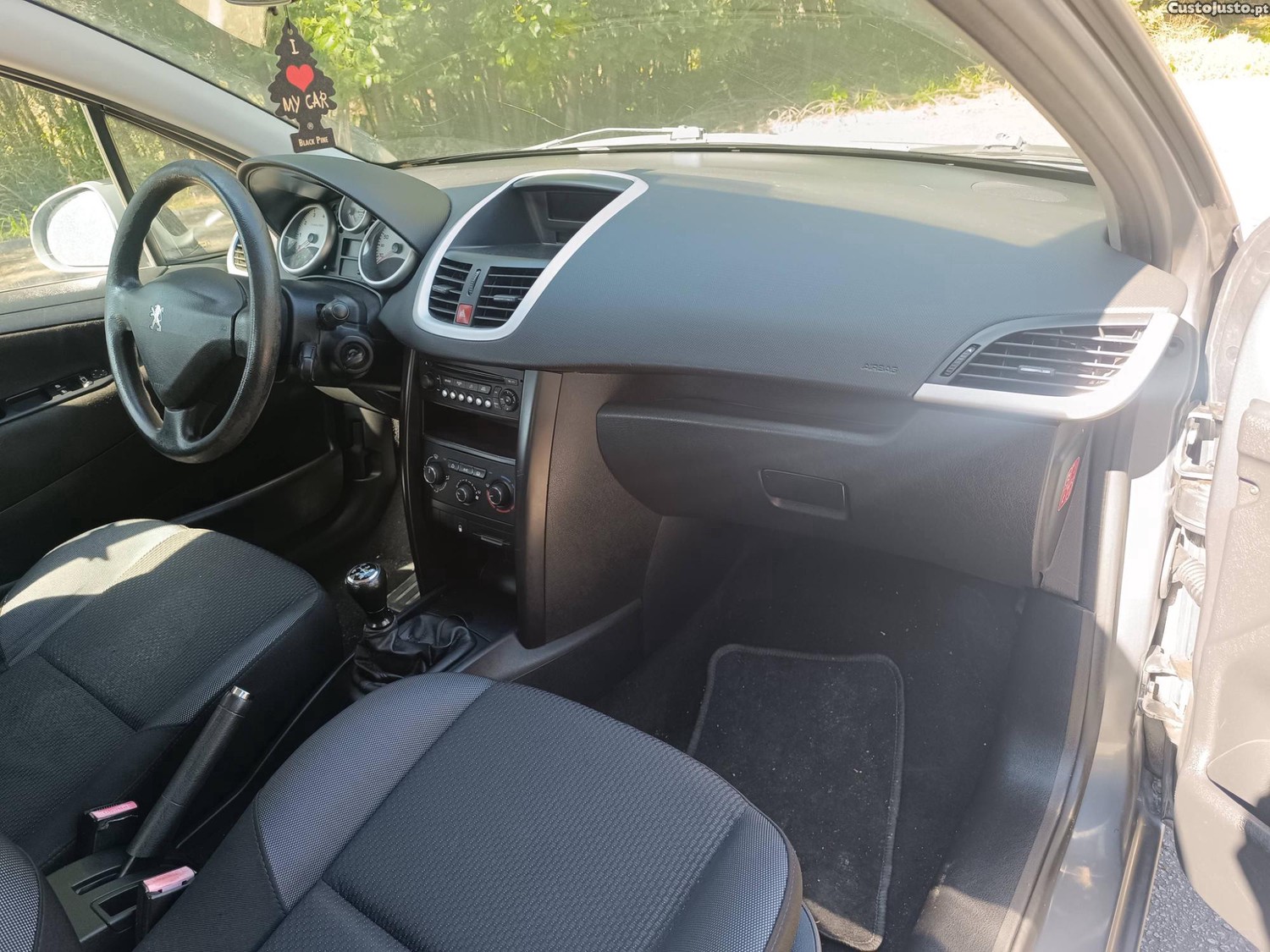 Peugeot 207 1.4 VTI — fotografia 4